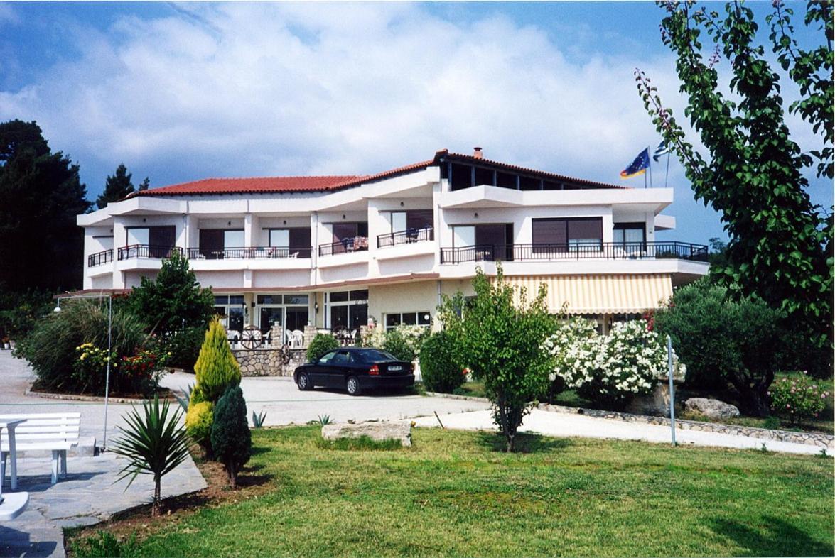 Hotel Pashos كريوبيجي المظهر الخارجي الصورة